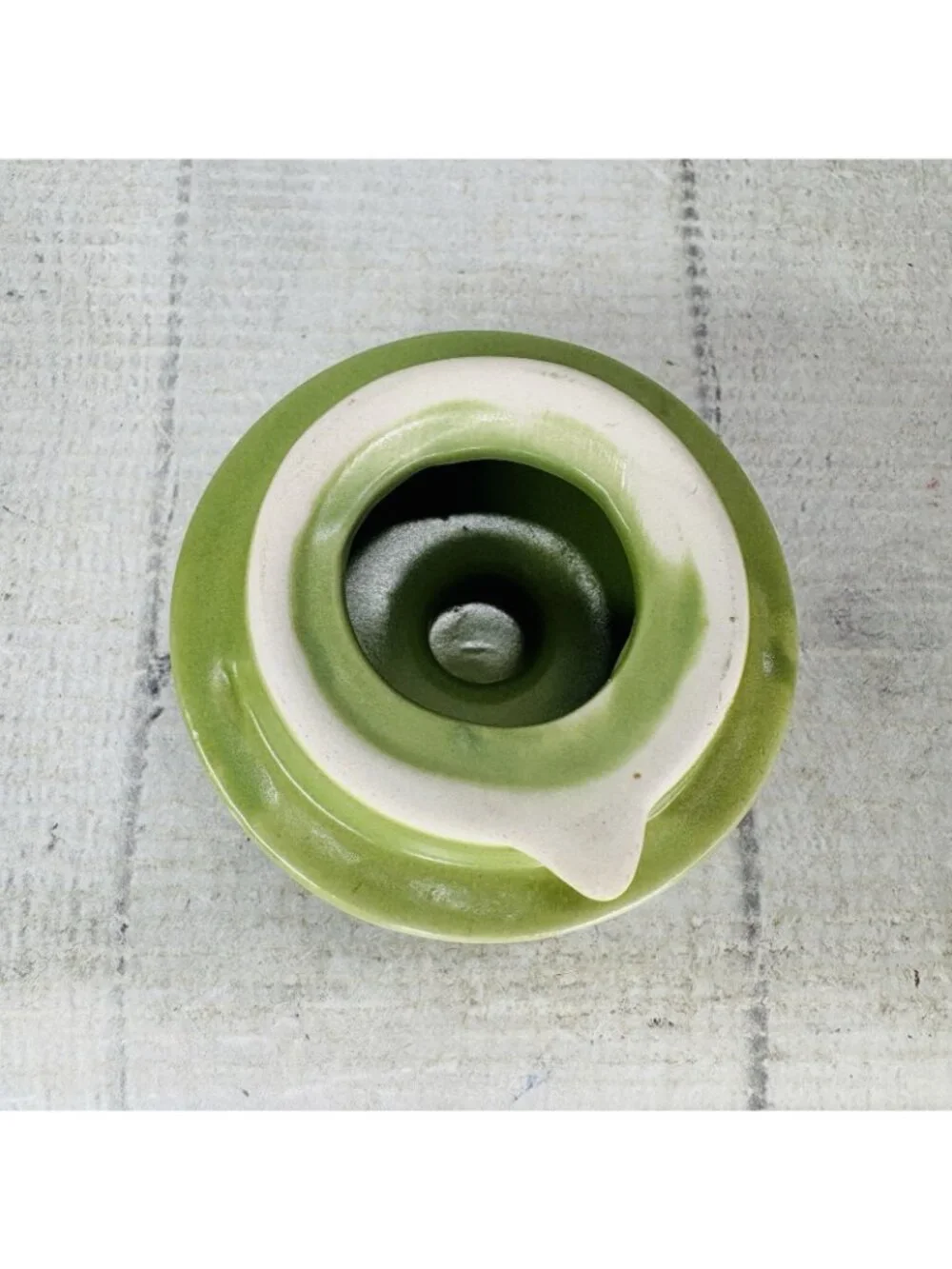 Starbucks 2012 Avocado Green Ceramic Round Ceramic Lidded 25oz Coffee Tea Pot